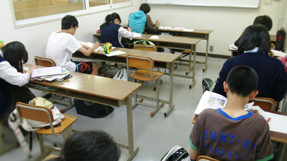 自習室で頑張る生徒たち